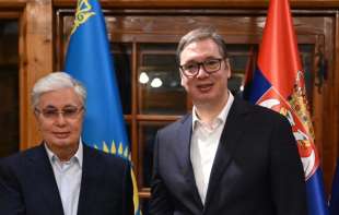 Vučić na večeri <span style='color:red;'><b>ugostio</b></span> kazahstanskog predsednika: Od Tokajeva dobio poseban poklon
