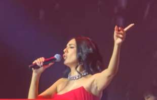 <span style='color:red;'><b>Tanja Savić</b></span> u vatreno crvenoj haljini otvorila koncert u Areni! 