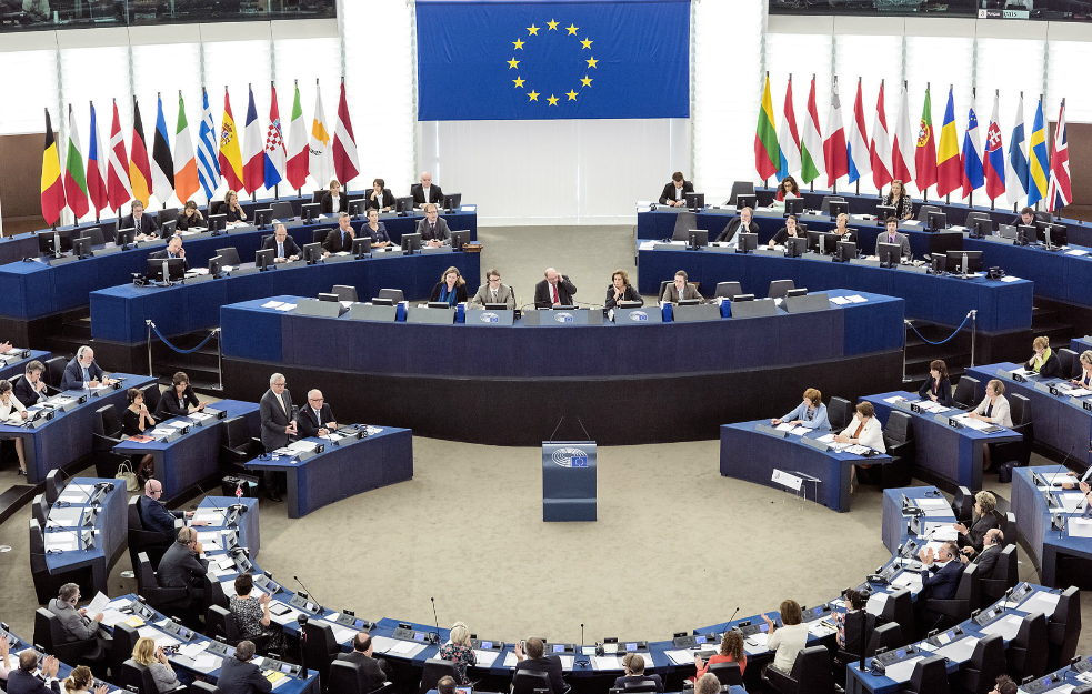 EUobserver: EU da preispita da li je politika prema Vučiću u skladu sa njenim vrednostima i zauzme stav