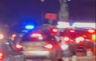 LAŽNA KOSOVSKA POLICIJA NIJE REAGOVALA: Vozila sa albanskim zastavama uz<span style='color:red;'><b>nemiri</b></span>la građane Gračanice (VIDEO)