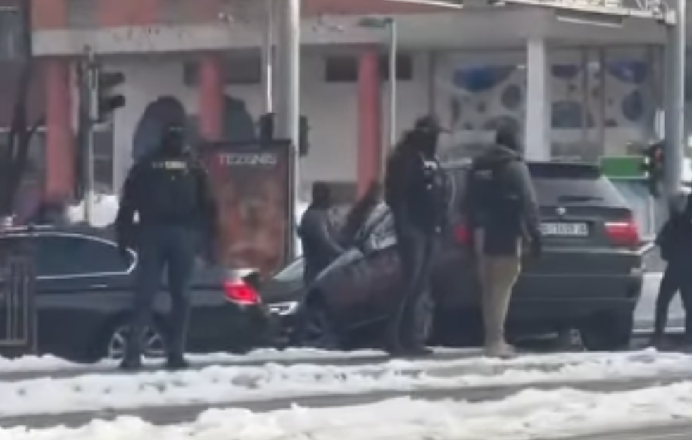 Filmska jurnjava u Bulevaru kralja Aleksandra: UKP jurili vozača škode