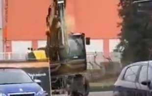 Talas nasilja u Nemačkoj: Muškarac ukrao bager i počeo da divlja, policija ga ubila na licu mesta (VIDEO)