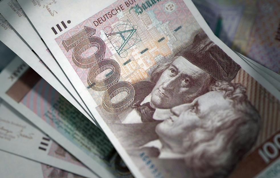 Nemci i 22 godine nakon uvođenja evra još uvek menjaju u bankama nemačke marke