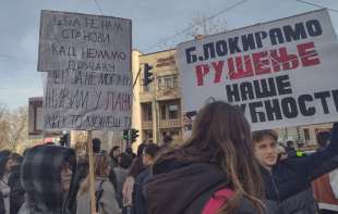 SAD ILI NIKAD: Srbiji je potrebno jedinstvo mladosti i <span style='color:red;'><b>starost</b></span>i, ili će mafija prevladati