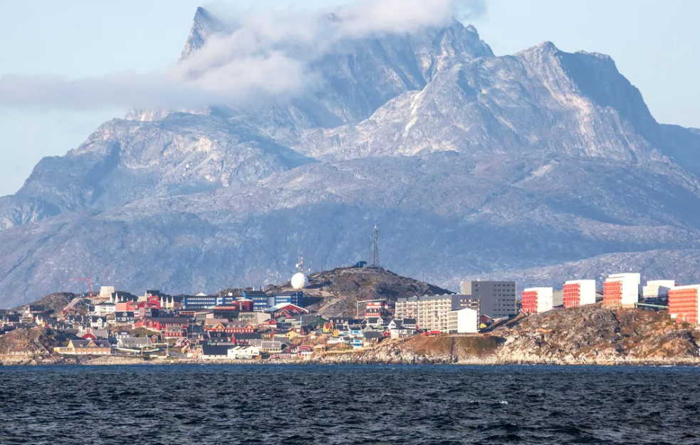 AMERIKA  ZALjUBLjENA U GRENLAND (1)