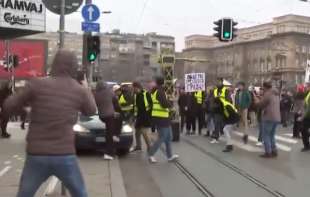 Uprave svih beogradskih fakulteta najoštrije osudile gaženje <span style='color:red;'><b>studentkinje</b></span> tokom protesta