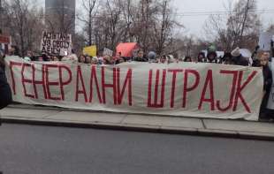 DA SRBIJA STANE: Šta p<span style='color:red;'><b>odraz</b></span>umeva generalni štrajk, da li je moguć...