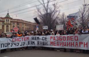 Moskva ne osporava demokratski legitimitet masovnih demonstracija u Srbiji – Mi – snaga naroda