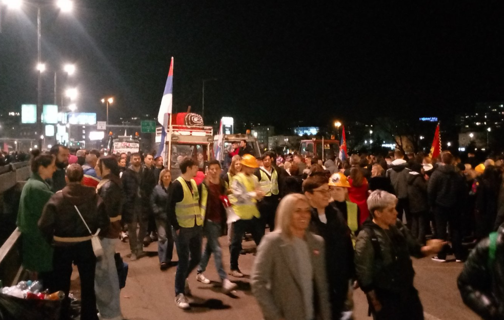 Noć na Autokomandi: Glas javnosti vam prenosi deo atmosfere velikog studentskog protesta (FOTO, VIDEO)