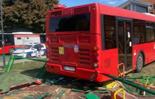 Na istom mestu u Zemunu pre 4 godine  AUTOBUS JE PROLETEO KROZ IGRALIŠTE i pokosio sve pred sobom (VIDEO)