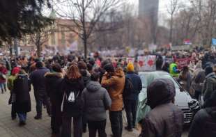 PROTESTUJU RADNICI GSP-a, STUDENTI, <span style='color:red;'><b>PENZIONERI</b></span>, GRAĐANI: Najavljeno okupljanje ispred Ministarstva prosvete