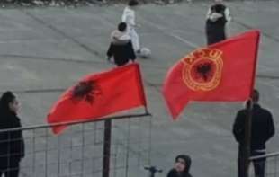 Na igralištu postavljene zastave Albanije i <span style='color:red;'><b>OVK</b></span> - RODITELJI SRPSKE DECE PRSTRAVLJENI (FOTO)
