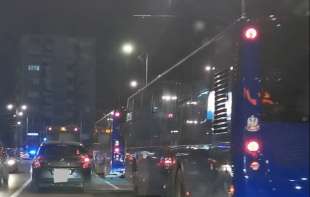 Zatvoreno Banovo brdo! Kolaps u saobraćaju - <span style='color:red;'><b>KOLONE</b></span> AUTOBUSA STOJE (VIDEO)