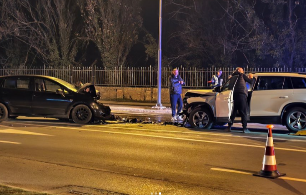 Saobraćajna nesreća u Subotici: Pijan prešao u suprotnu traku, pa se zakucao u "škodu" (VIDEO)