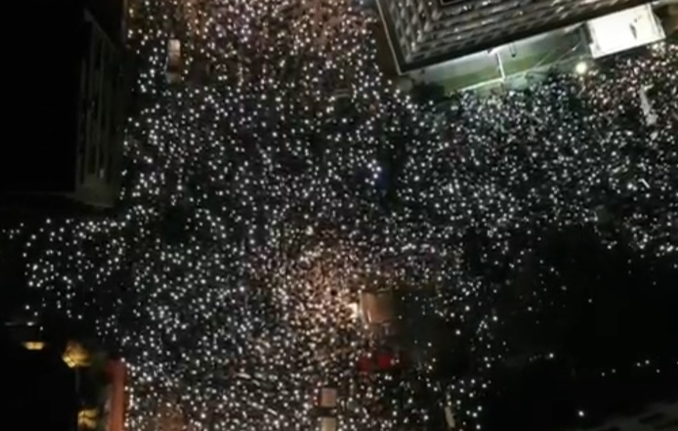 Beograd je danas bio epicentar protesta: Napeto u Pionirskom parku, policija obezbeđuje Vučićeve studente, snažne poruke ispred RTS-a