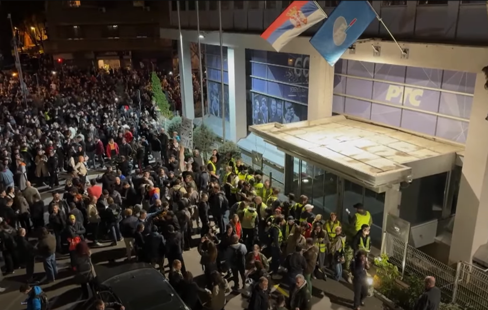 Studenti nastavljaju blokadu ulaza u RTS 