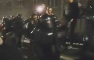 Interventna policija potisnula građane koji blokiraju Autokomandu