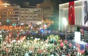Masovni protesti potresaju Tursku: Stotine hiljada na ulicama, Istanbul se digao protiv <span style='color:red;'><b>Erdogan</b></span>a! (VIDEO)