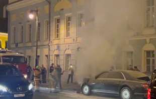 Pokušaj <span style='color:red;'><b>atentat</b></span>a na Putina? Limuzina ruskog predsednika ekslplodirala u centru Moskve!Izdata hitna naredba! (VIDEO)