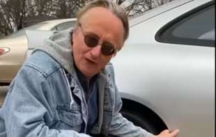 Mehaničar kog prati gotovo šest miliona ljudi upozorio vozače da ne parkiraju automobile u <span style='color:red;'><b>garaža</b></span>ma