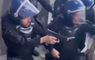 Haos na <span style='color:red;'><b>derbi</b></span>ju Porta i Benfike: Policija pucala na navijače