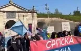 Podrška za predsednika: Studenti kontra-pešaci krenuli iz Novog Sada na Vučićev <span style='color:red;'><b>kontramiting</b></span> (VIDEO)