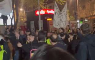 Studenti se okupili ispred RTS-a: Protestuju zbog novih laži, Vučićevi mediji ih optužili za <span style='color:red;'><b>državni udar</b></span> (VIDEO)