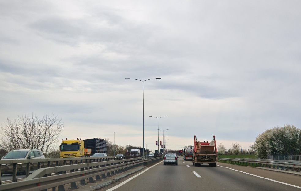 AMSS: Vožnja usporena zbog magle, pojačan saobraćaj danas