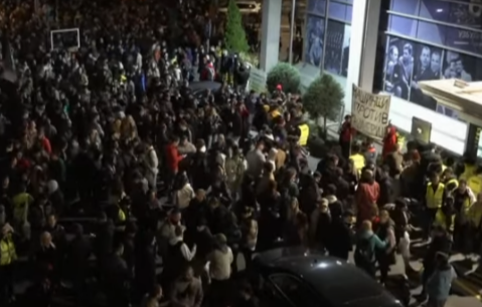 Studenti u blokadi <span style='color:red;'><b>FPN</b></span>: Zašto je RTS ćutao Vučićeviću na skandal sa objavljivanjem privatnih slika studentkinja?