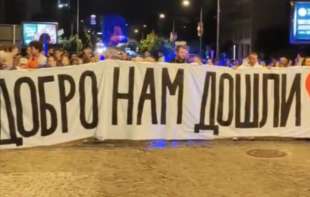 Studenti pešaci iz Pomoravlja svečano dočekani u Novom Sadu: 