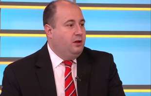 <span style='color:red;'><b>Koza</b></span>rev: Netačne tvrdnje da je srpski diplomata spiskao 150.000 evra na bahanalije na Ibici
