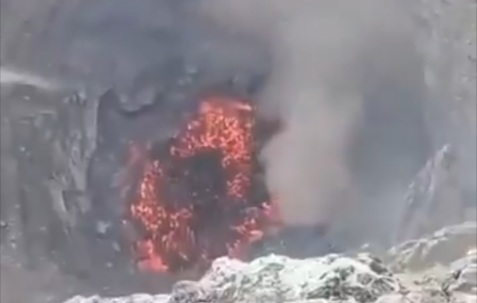Snimak iz Meksika sve šokirao: Dok vulkan preti erupcijom turisti prave selfije