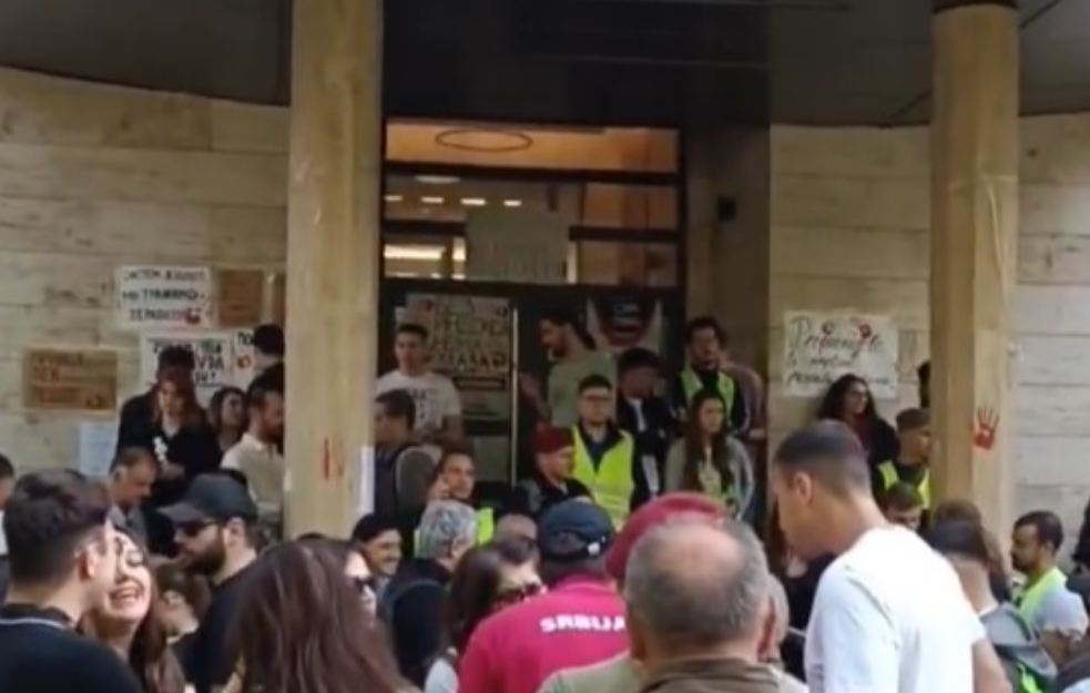 "Zašto ne podržavate studente? Moram da udomim decu": Porodično stablo Medicinskog fakulteta u Nišu