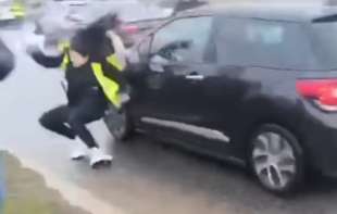 <span style='color:red;'><b>KRIK</b></span>: Puštena iz pritvora devojka koja je autom udarila studentkinju na protestu