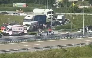 Saobraćajna nezgoda na naplatnoj stanici kod Čačka: <span style='color:red;'><b>Hitna pomoć</b></span>, vatrogasci i policija na terenu