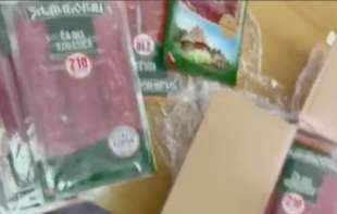 Suhomesnatim paketima <span style='color:red;'><b>SNS</b></span> pridobija penzionere u Kosjeriću (VIDEO)