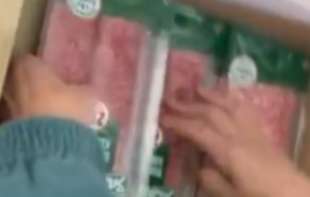 Da su izbori svake nedelje, narod ne bi bio gladan: <span style='color:red;'><b>Penzioneri</b></span>ma u Kosjeriću podeljeni paketi sa hranom (VIDEO)