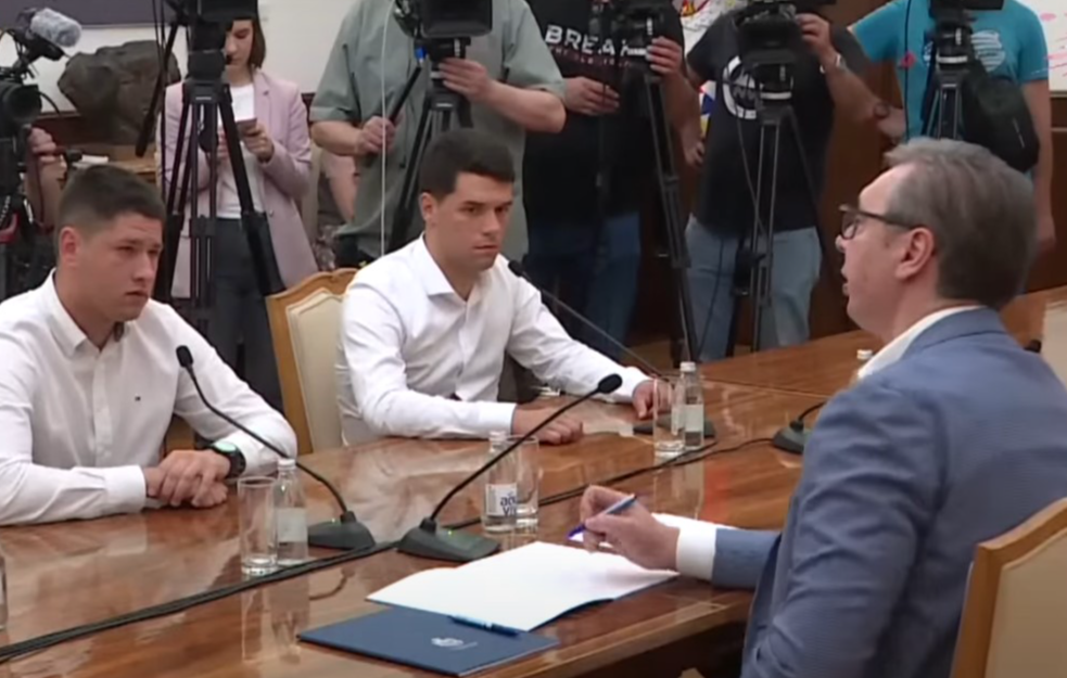 Vučić sa „studentima koji hoće da uče“: 