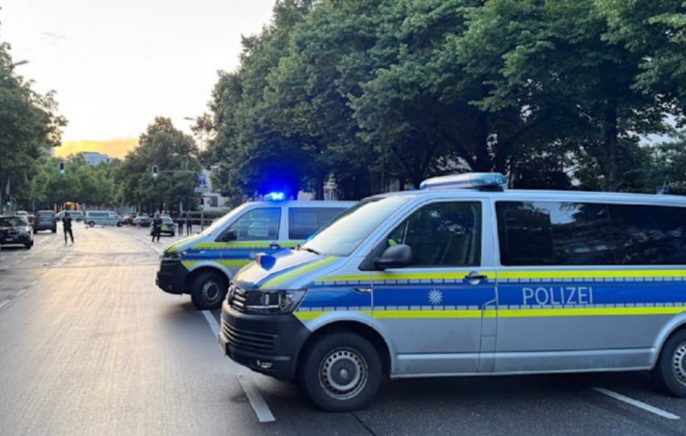 Krvava noć u Minhenu: Žena izbola više prolaznika na ulici, policija reagovala i usmtila je