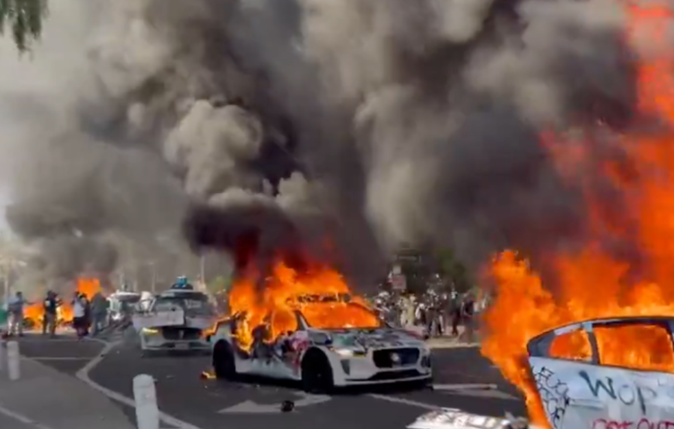 Haos u Los Anđelesu: Sukobi s demonstrantima, vojska na ulicama, automobili u plamenu