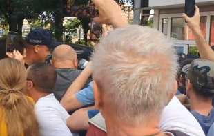 Nemiri na Voždovcu: Policija upotrebila silu protiv građana (VIDEO)
