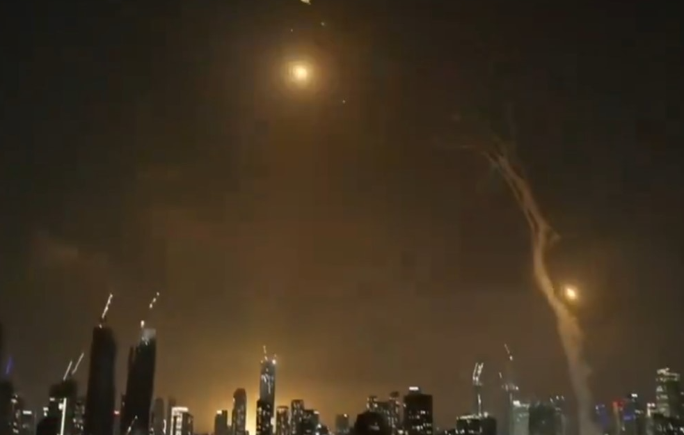 Iran pokrenuo uzvratni napad: Lansirano na stotine raketa i dronova na ciljeve širom Izraela, centar Tel Aviva u dimu (VIDEO)