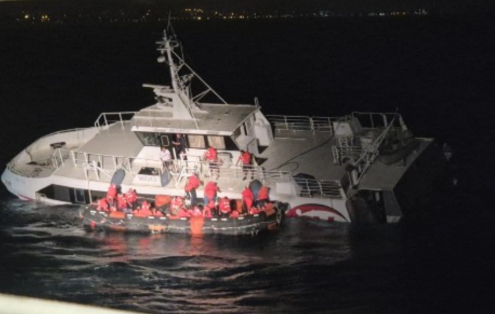Katamaran Melita propuštao vodu tokom oluje kod Zadra: Spaseno 38 putnika i 5 članova posade