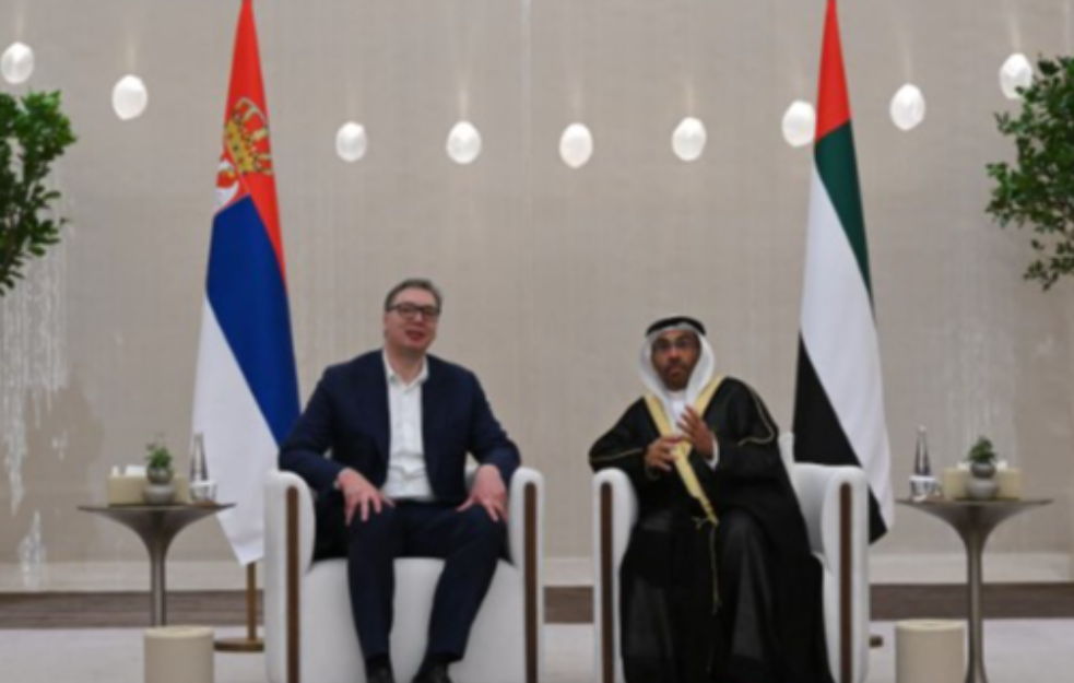 Vučić stigao u Abu Dabi: Poseta Ujedinjenim Arapskim Emiratima u "nikad važnijem trenutku"