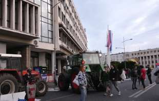 Policija uklonila blokadu ispred Skupštine Novog Sada pred sednicu gradskog parlamenta