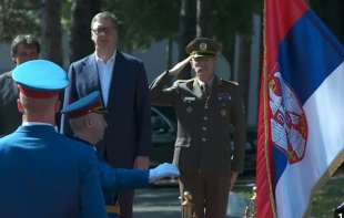 Vučić u pratnji Gašića stigao na sednicu Generalštaba