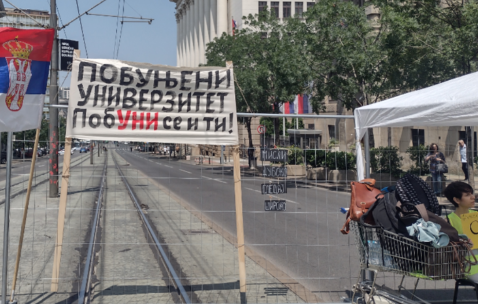 Blokada ispred Vlade Srbije ušla u šesnaesti dan: Plato ispred Skupštine blokiran dva i po meseca
