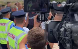 Uznemirujuća scena na Gazimestanu: Kosovska policija pokušala da privede srpsku devojčicu 