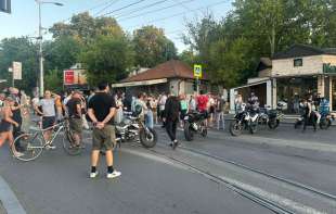 Niču barikade po Beogradu: Centar Zemuna blokiran na četiri mesta, građani zaustavili saobraćaj i na Voždovcu (FOTO)