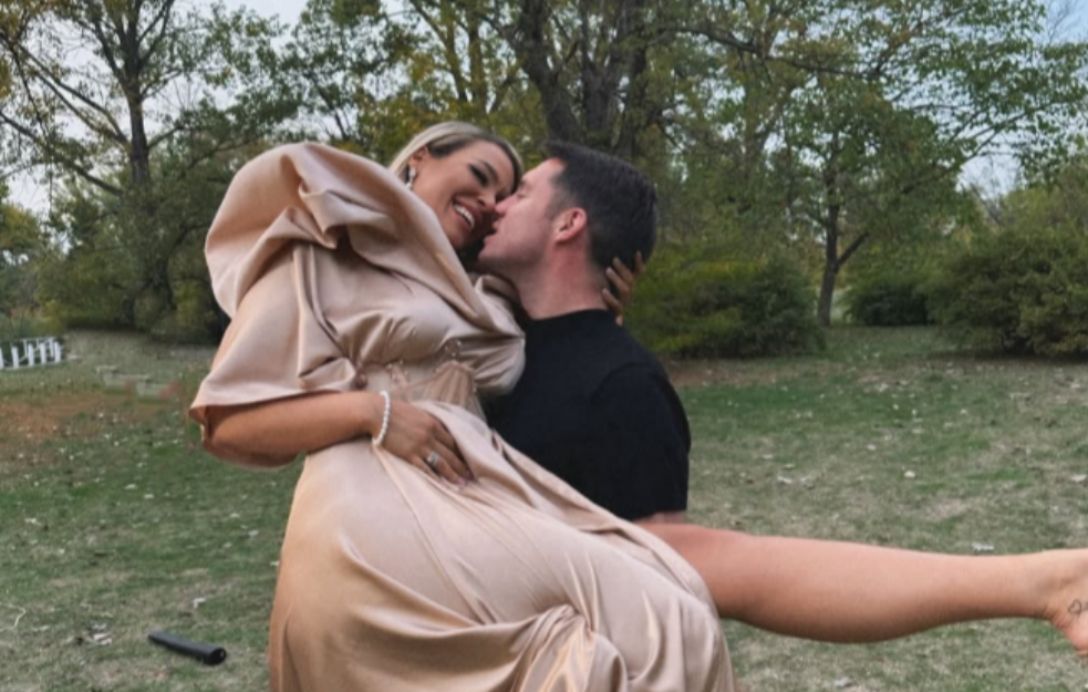 Oglasio se muž Marije Mikić posle napada blokadera na pevačicu